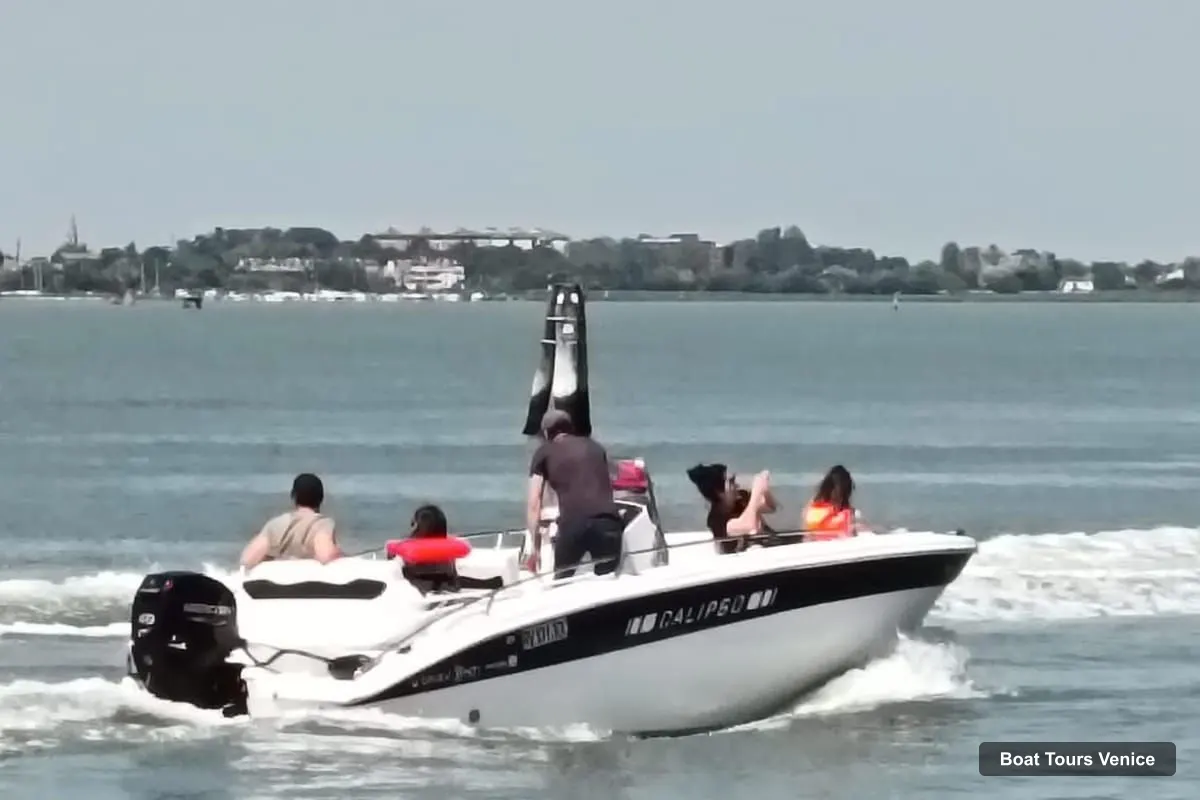 Venice Boat Trips – Venice Private Boat Tour: Murano, Burano & Torcello (photo 3)